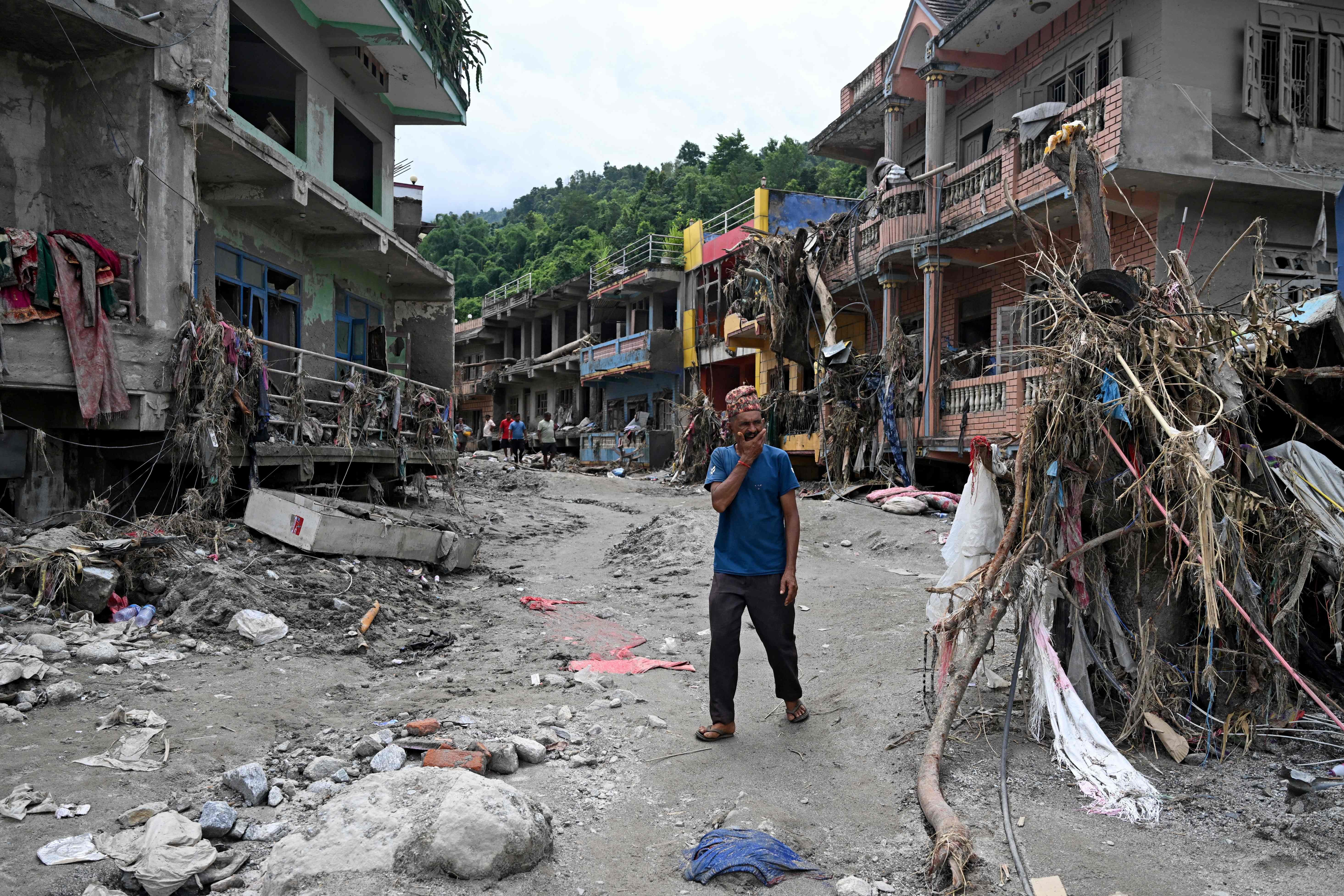Primeiro-ministro do Nepal cobra medidas após catástrofe no Himalaia: 