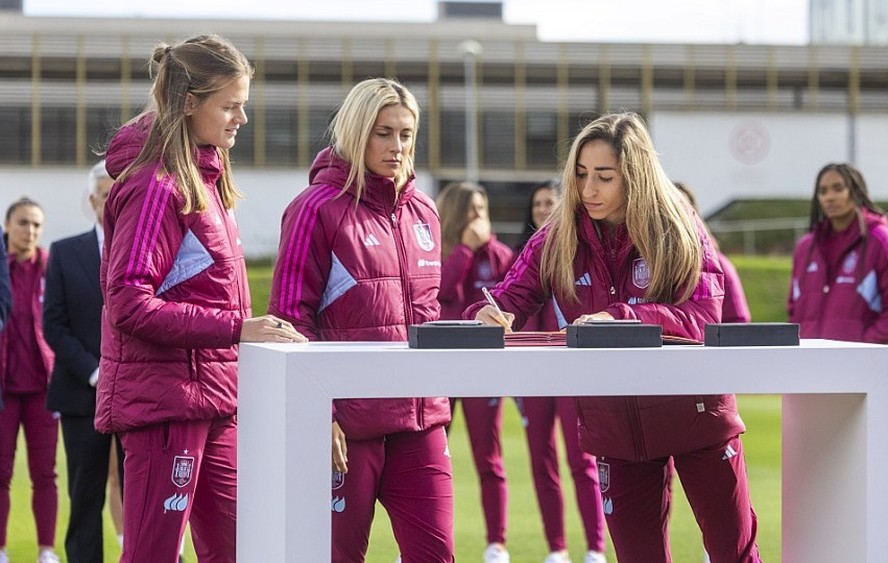 Futebol Feminino - 5 razões para ajudar a crescer a modalidade