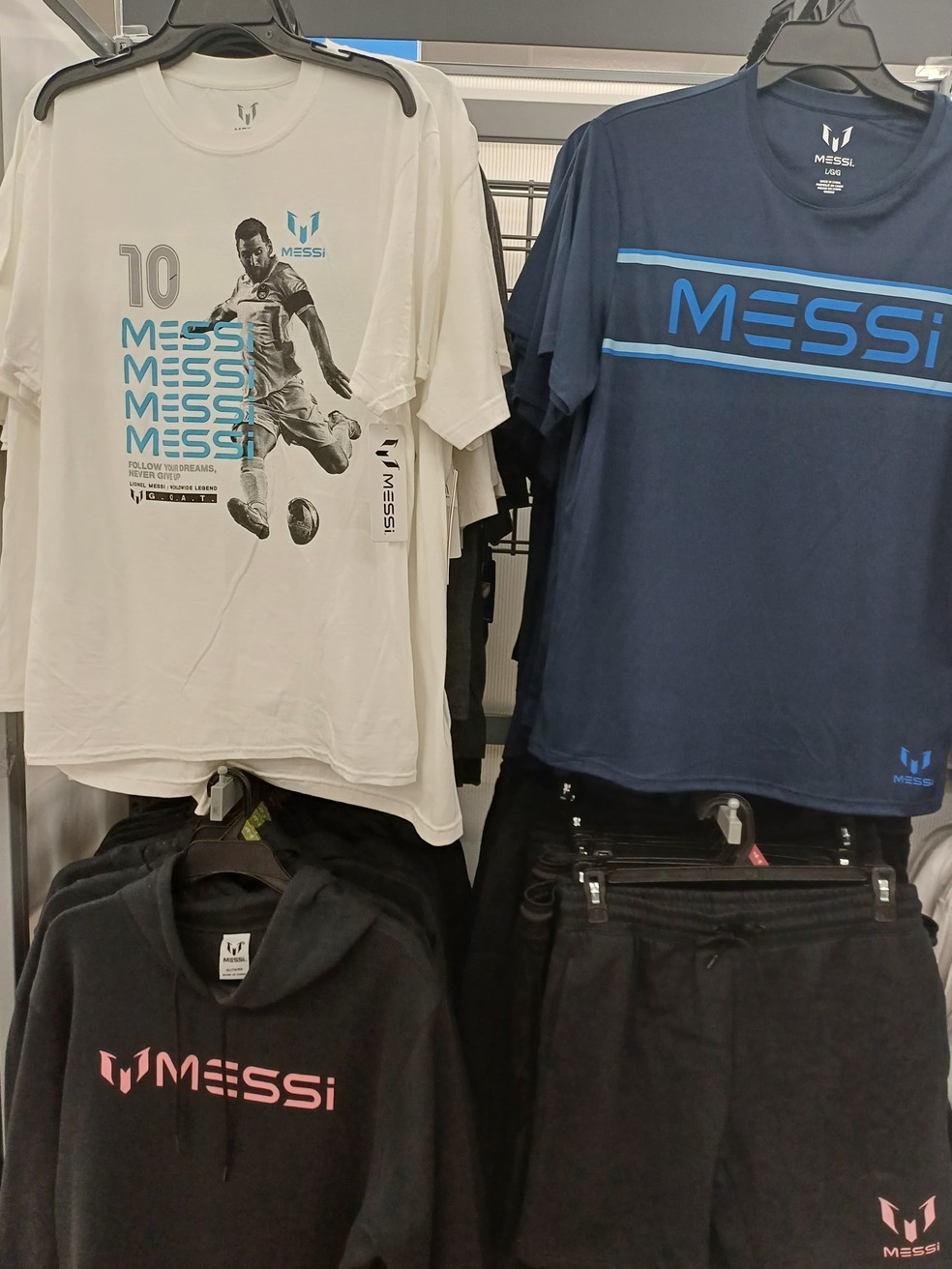 Produtos de Messi em loja de departamento em Miami — Foto: Vitor Seta