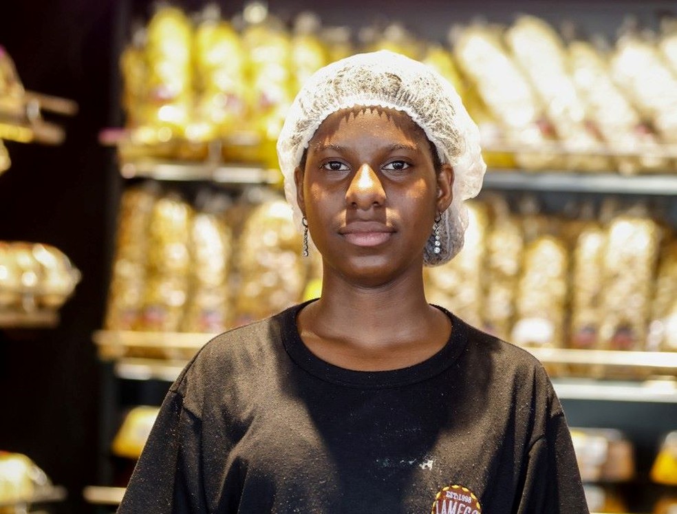 Jamil Vitoria, 23 years old, recently got a job in a snack bar - Photo: Gabriel de Paiva/Agência O Globo