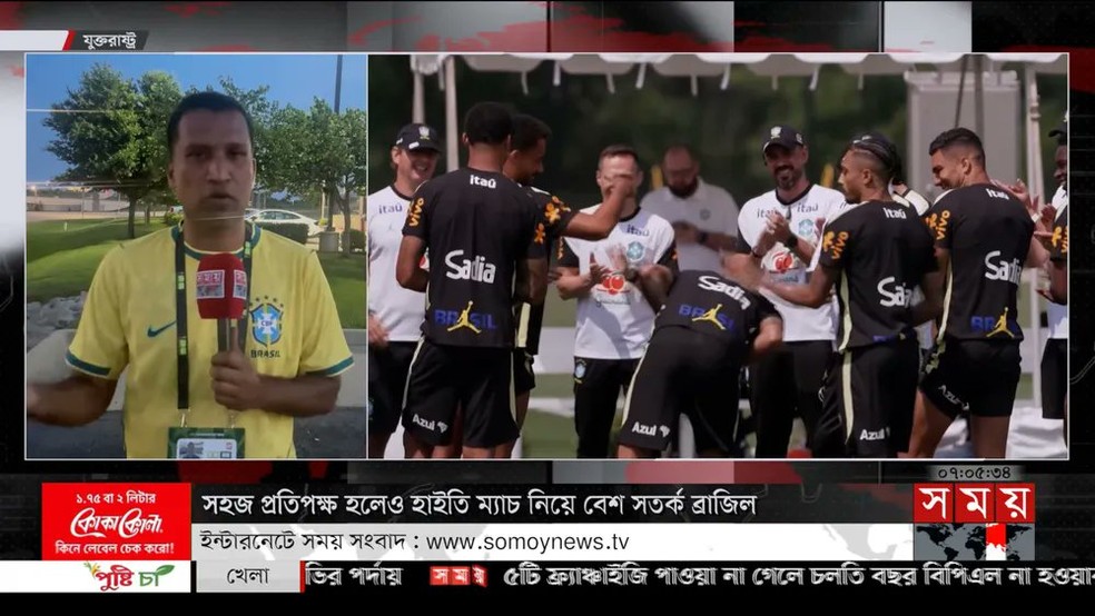 Mais um repórter trajado com a camisa da seleção brasileira falando sobre a partida desta sexta — Foto: Reprodução/X