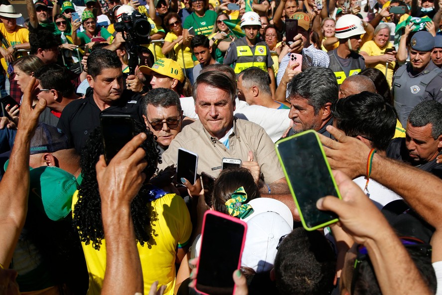 Bolsonaro é recebido por apoiadores em Ribeirão Preto, onde participou de feira do agronegócio