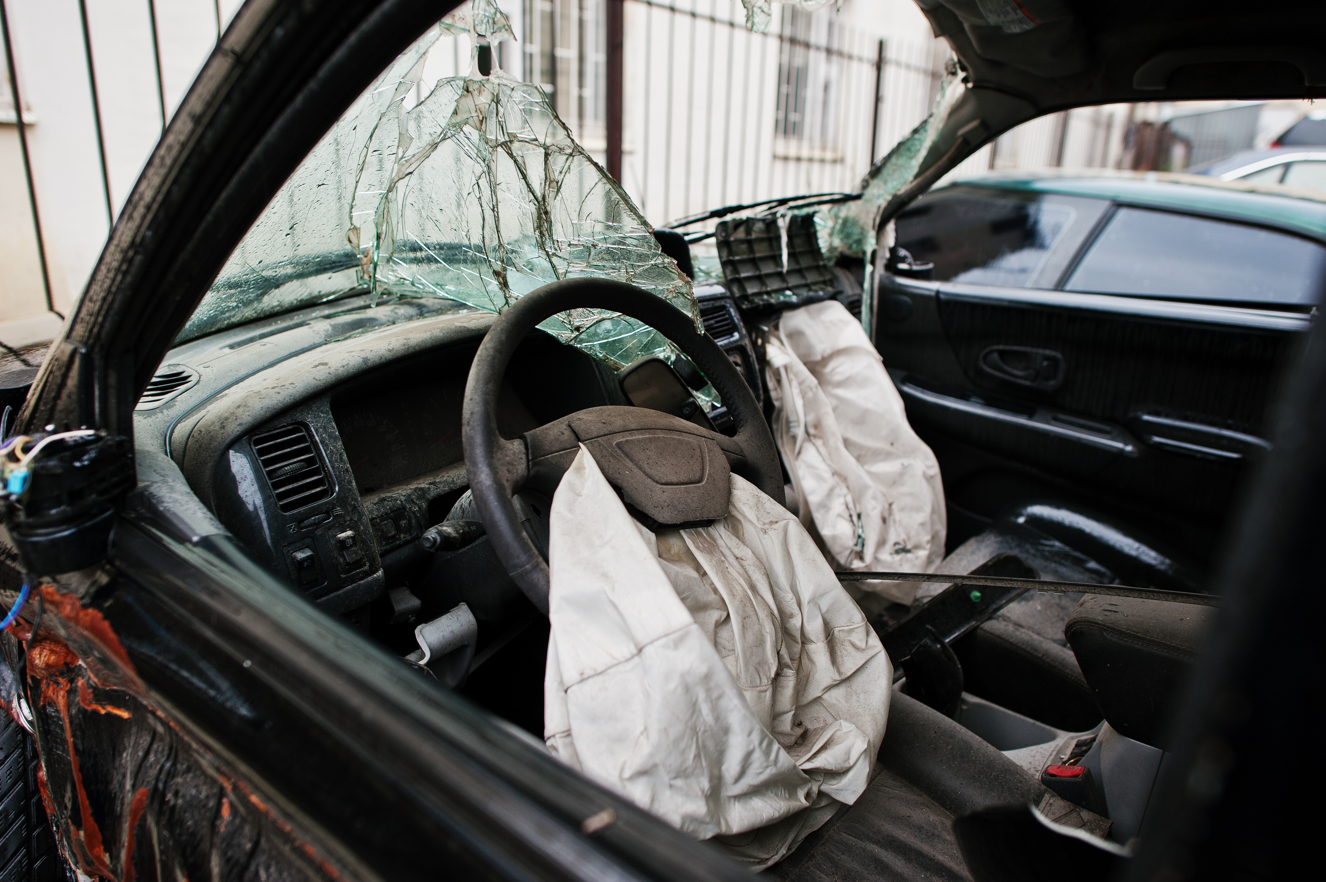 Brasileira é encontrada morta e nua após carro capotar durante possível ato sexual; motorista se entrega