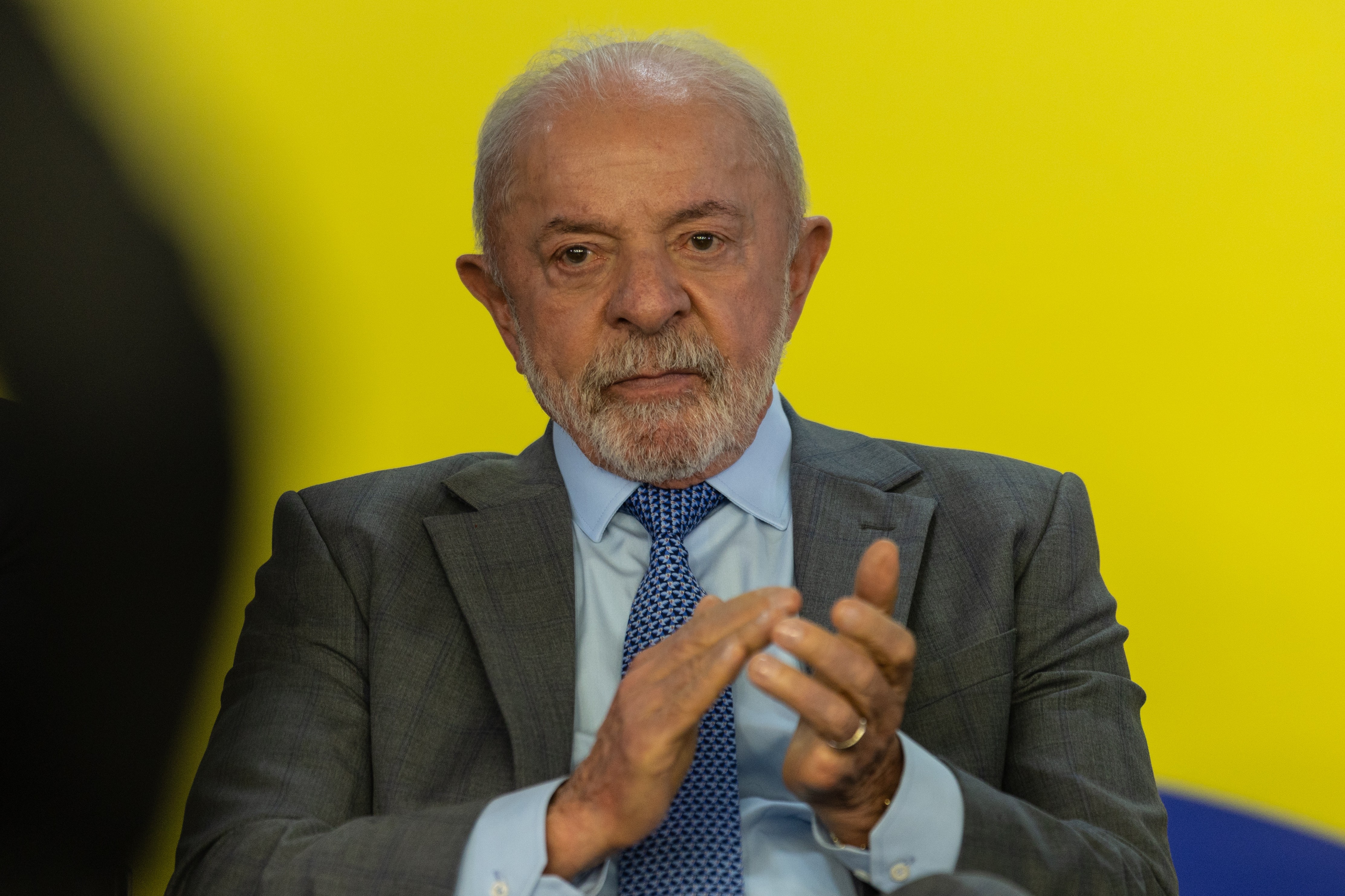 Governo vai defender que deputados da base votem contra a re