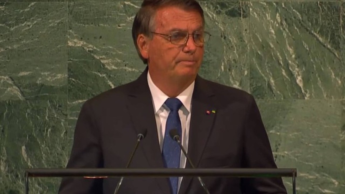 Defesa de Bolsonaro diz a Moraes que ele imprimiu minuta do golpe encontrada em sua sala por 'problema de vis&atilde;o'