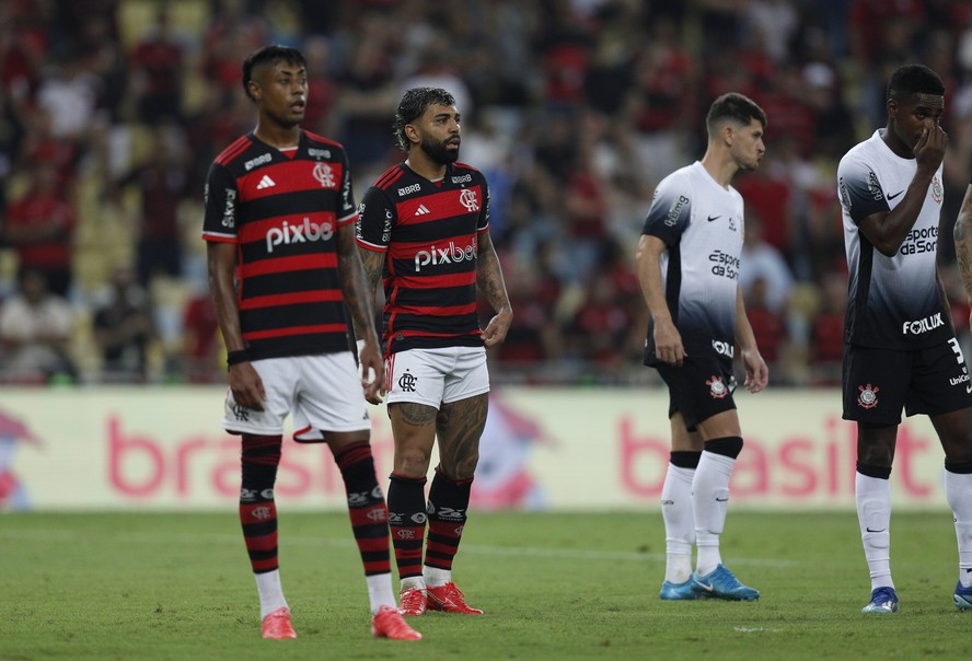 Gabigol e Bruno Henrique formaram a dupla de ataque do Flamengo contra o Corinthians