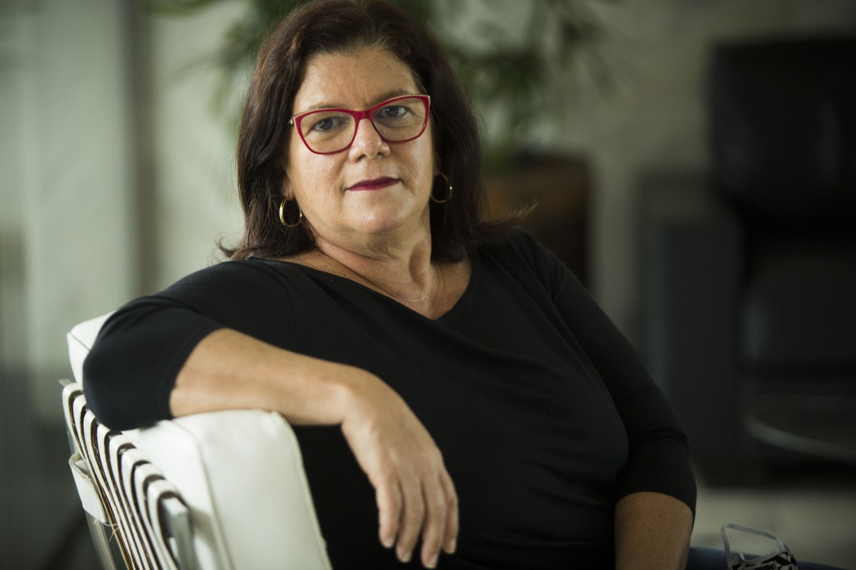 Andrea Pachá lança nova edição de dez anos do livro ‘A vida não é justa’