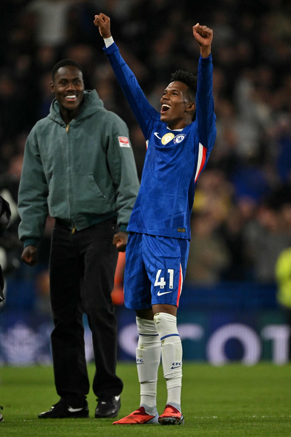Estêvão fez o gol da vitória do Chelsea — Foto: Glyn KIRK / AFP