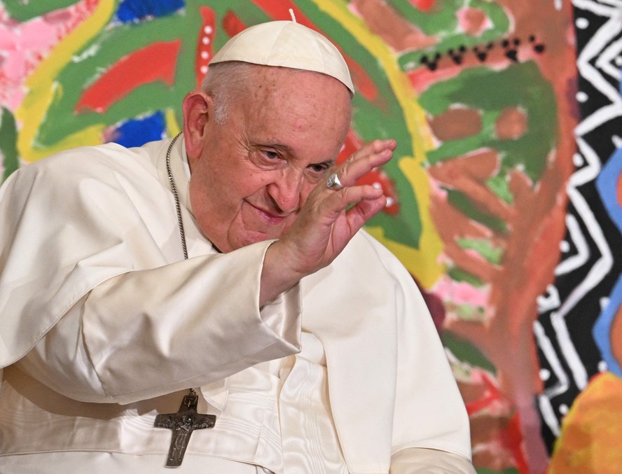 Papa Francisco fará cirurgia de emergêncida devido a uma laparocele