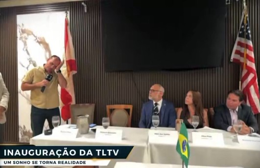 Eduardo Bolsonaro chora, cita temor de ser preso e critica Kim por declaração contra Flávio: 