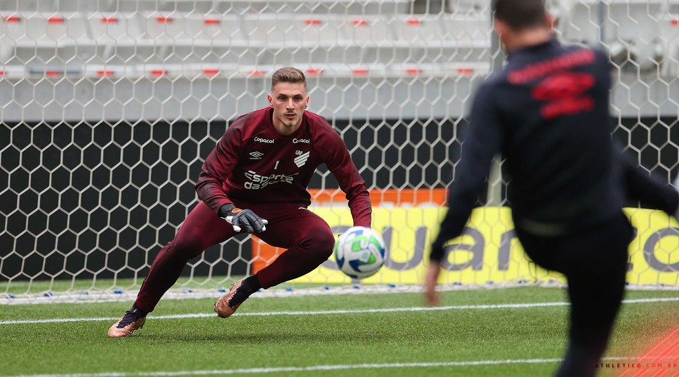 Lesionado, Bento é cortado da seleção brasileira; Lucas Perri será o ...