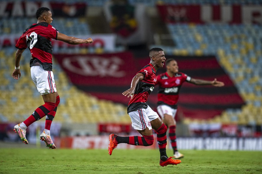 Futebol brasileiro: jogador do Flamengo é citado em esquemas de