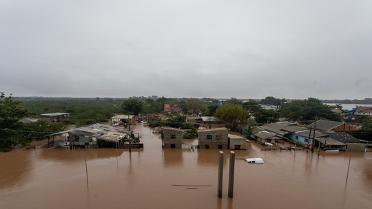 Governo deve conceder ‘voucher’ de R$ 5 mil por família afetada pelas chuvas no Rio Grande do Sul