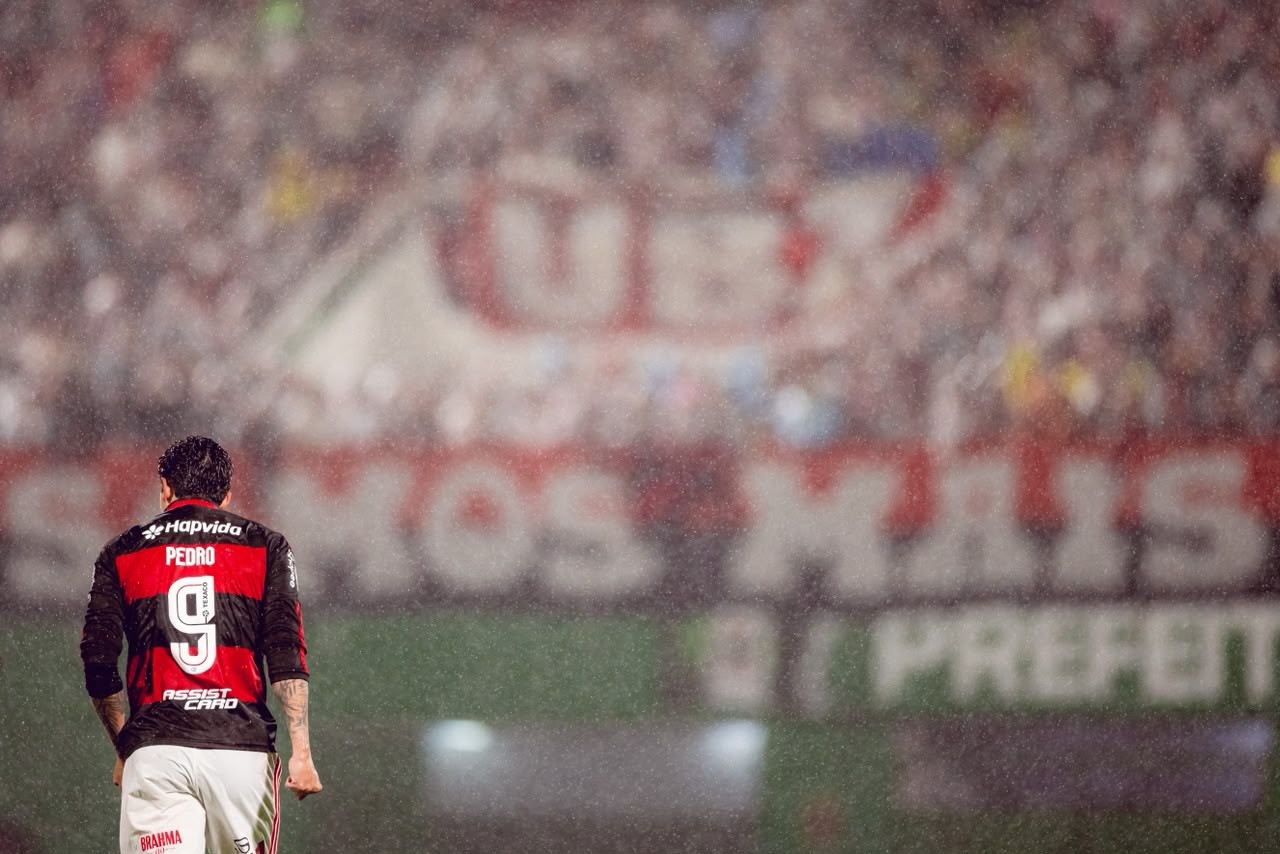 Goleada no Maracanã: Pedro brilha, Flamengo amassa a Chapecoense e incendeia a Nação