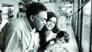 Aqui, com o pai, Gilberto Gil, e o filho, Francisco — Foto: Arquivo pessoal