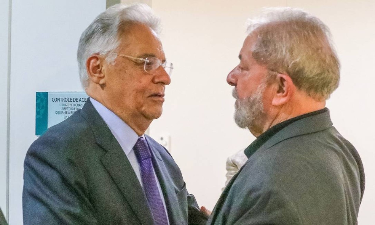 O ex-presidente Fernando Henrique visitou Lula após o anúncio da morte de dona Marisa Letícia, no Hospital Sirio Libanês — Foto: Reprodução / Agência O Globo