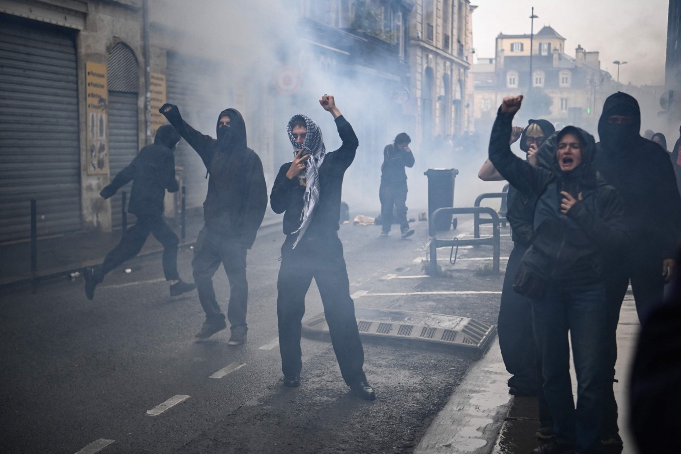 Performing vão, such as Ruas Nafrança Emresposta ànomeação de Sébastien Lecornu, 39, AO CARGO de Primeiro-Ministro Pelo Pelo President Emmanuel Macron. - Foto: Christophe Archambault