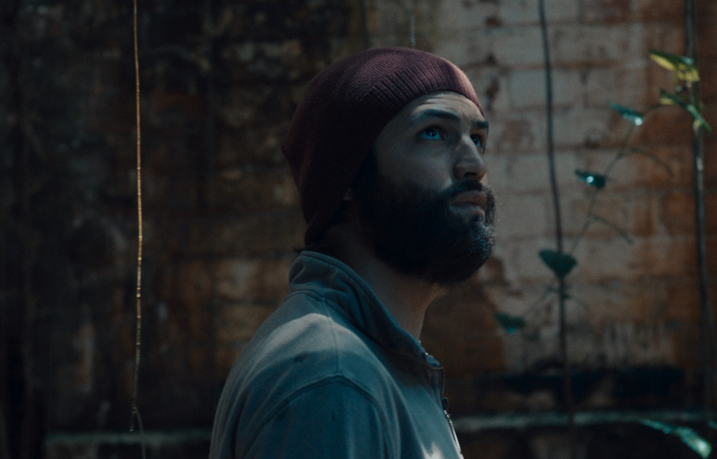 Gabriel Leone estrela adaptação de 'Barba ensopada de sangue': 'história mexeu comigo no âmbito pessoal'