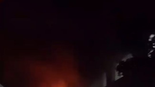 Bombeiros combatem incêndio no campus da UENF, no Norte Fluminense