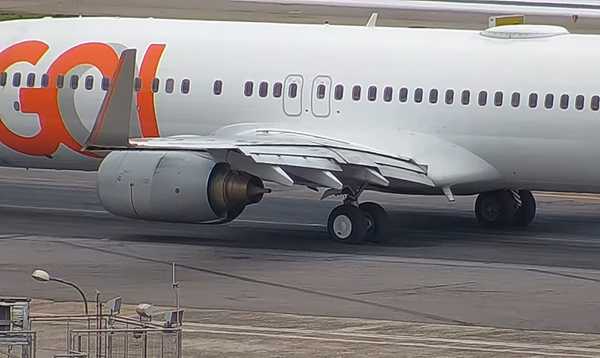 Avião da Gol fica preso à pista do Aeroporto de Congonhas após afundamento   A pista do aeroporto de Congonhas sofreu problemas estruturais na tarde  de sexta-feira (8), o que impossibilitou o