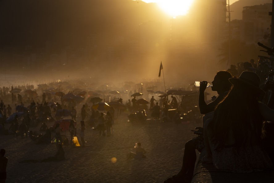 Calor durante o inverno no Rio. Praia de Ipanema e Arpoador.