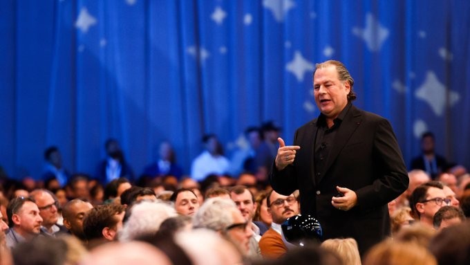 Salesforce oferece seus serviços para ajudar a impulsionar o contingente das forças de imigração