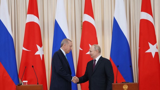 Erdogan apresenta 'novas propostas' sobre acordo de grãos a Putin, que exige fim de sanções contra Moscou