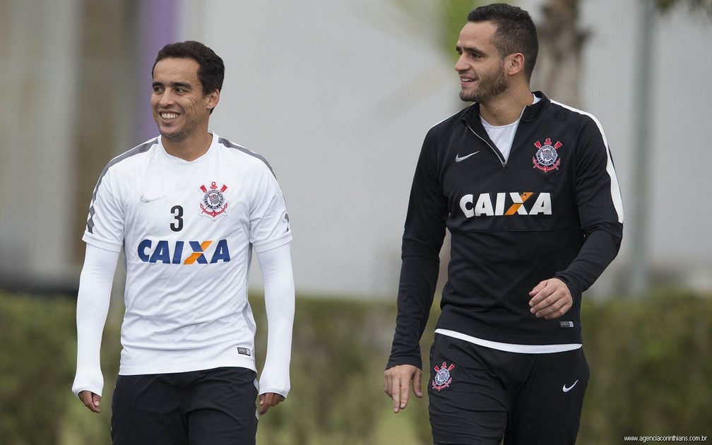 Renato Augusto (dir.) ao lado de Jadson — Foto: Daniel Augusto Jr. / Ag. Corinthians