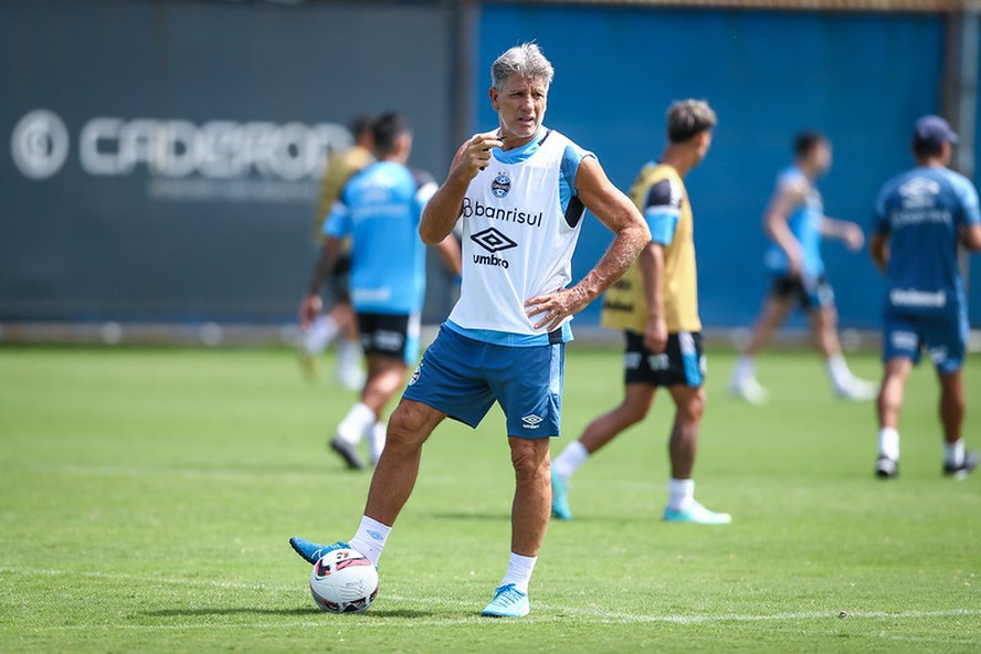 Renato Gaúcho e elenco do time principal se reapresentam no Grêmio