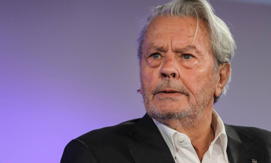 Morre Alain Delon, astro do cinema francês, aos 88 anos
