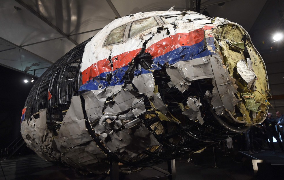 Parte da fuselagem do Boeing 777 da Malaysia Airlines, derrubado por um míssil russo na Ucrânia, em 2014 — Foto: Emmanuel Dunand/AFP