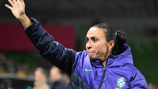'Termino aqui, mas elas continuam', Marta pede apoio à seleção após sua despedida em Copas