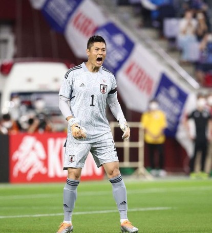 O goleiro Eiji Kawashima completa hoje 39 anos e 8 meses, e deve ser o capitão do Japão em sua quarta Copa — Foto: Reprodução/Redes sociais