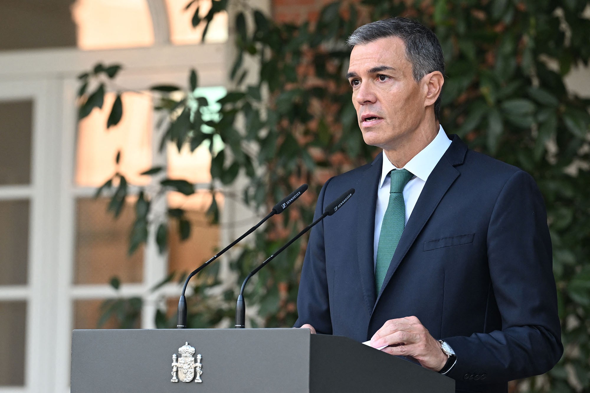 Premier da Espanha isenta Marrocos por crise migratória em Ceuta, enquanto Itália prolonga suspensão de livre-circulação com o país - QTU Questões do Universo