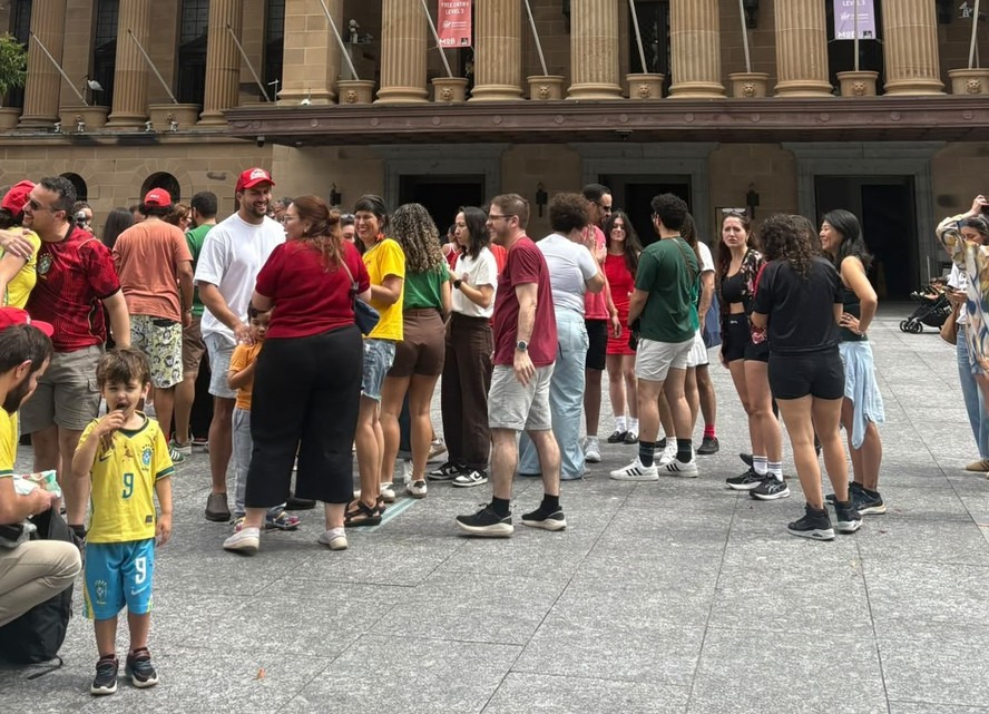 Brasileiros vão às urnas em Brisbane, capital do estado australiano de Queensland, para votarem no segundo turno das eleições presidenciais do Brasil