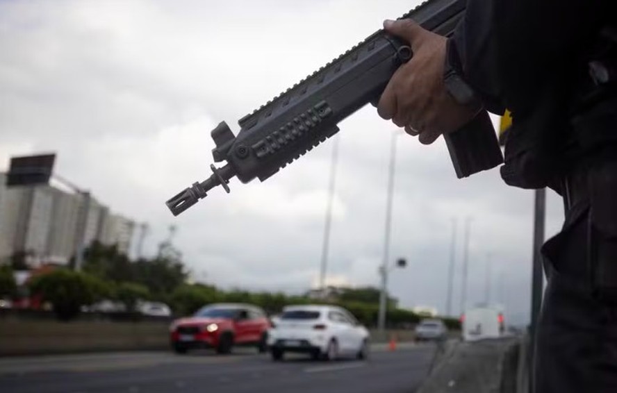 Da farda ao palanque: pelo menos 84 agentes de segurança são afastados ...