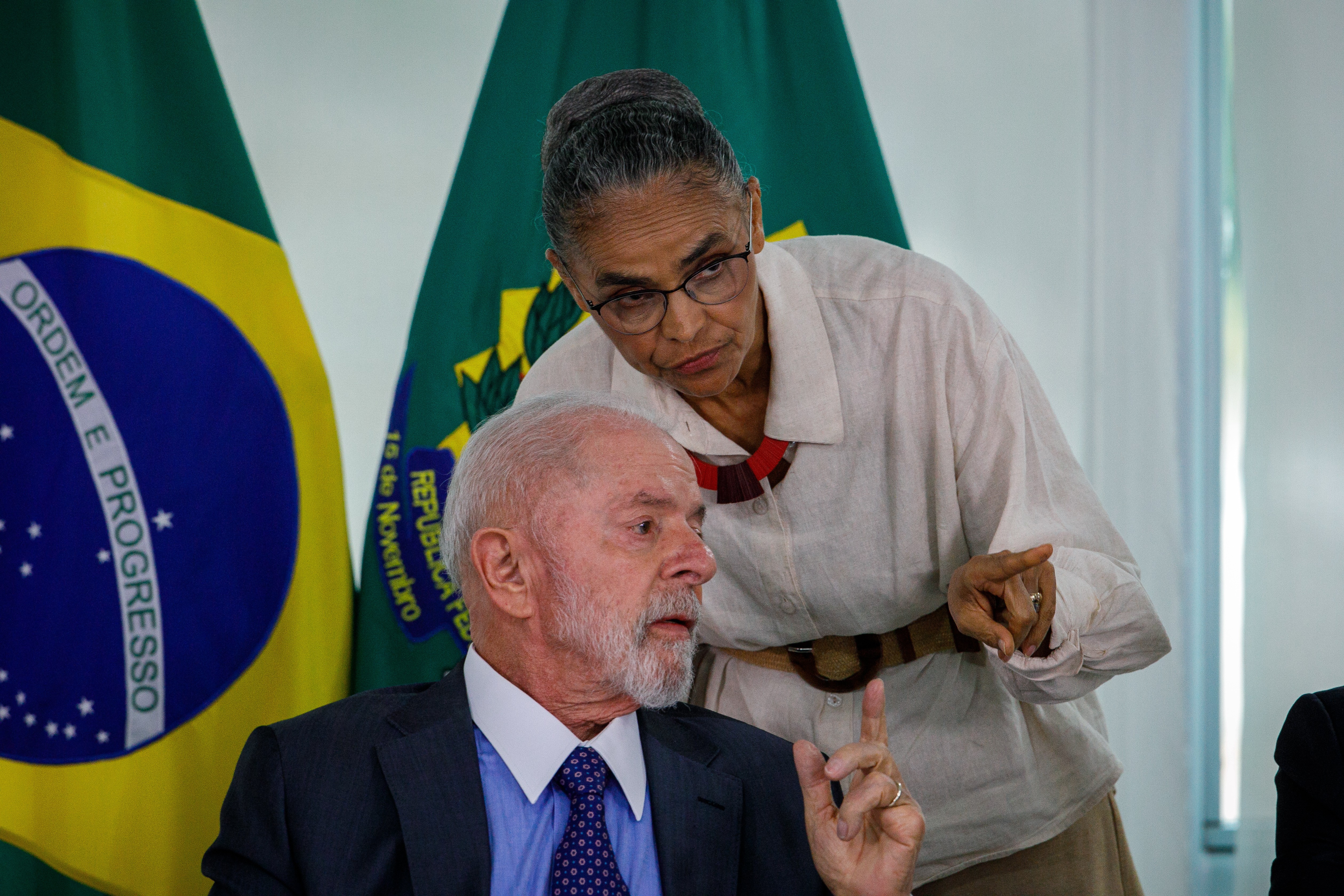 Lula reúne ministros para discutir cumprimento de metas de emissão de carbono do Acordo de Paris