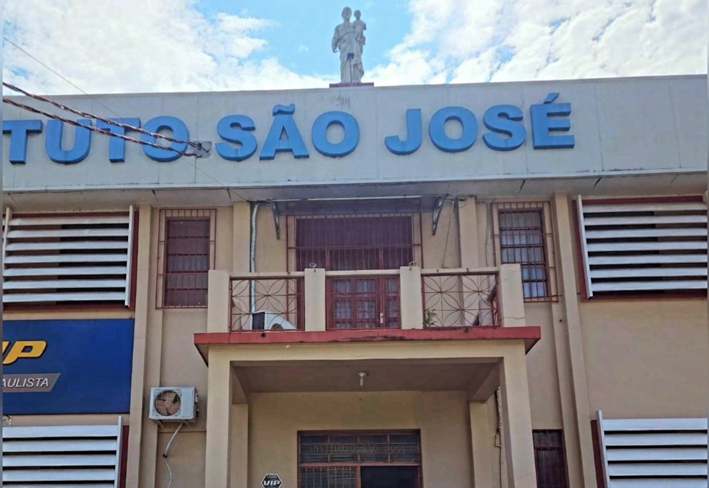 Ataque a tiros em escola de Rio Branco deixa duas funcionárias mortas; padrasto de atirador é preso