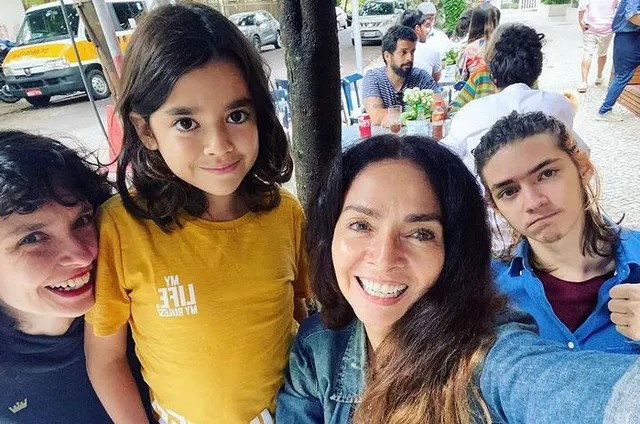 Prestes a completar 30 anos de carreira, Catia Fonseca fala sobre ...