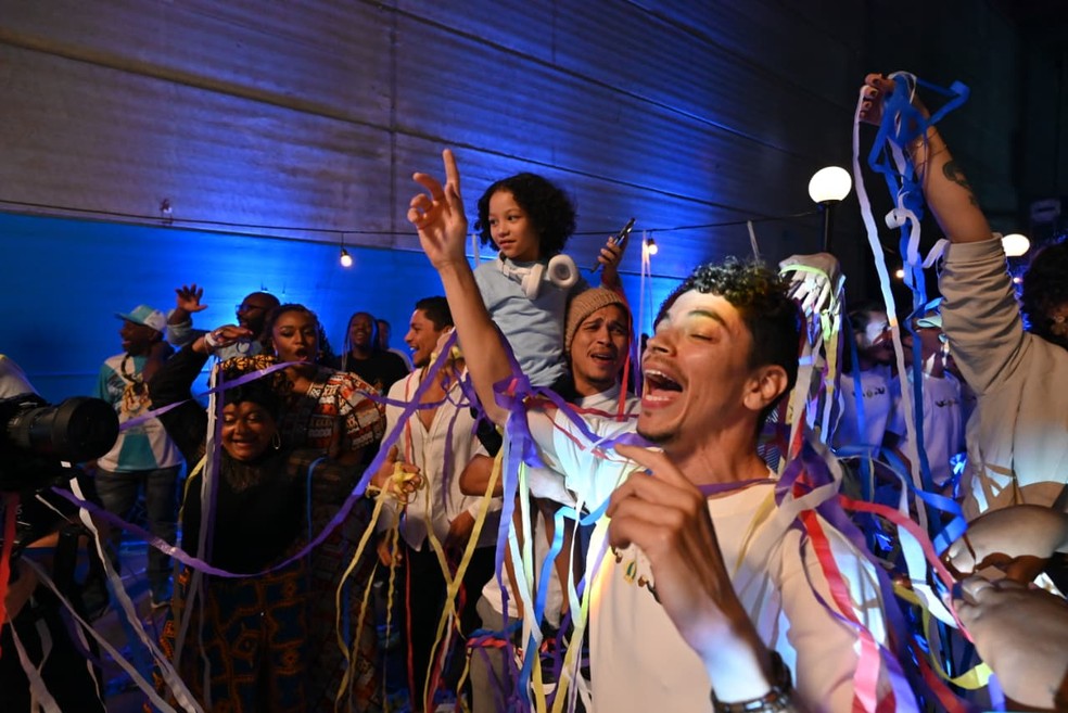 Festa tomou conta do barracão da Vila Isabel ao fim do desfile de protótipos das fantasias para 2026 — Foto: Divulgação/Vila Isabel