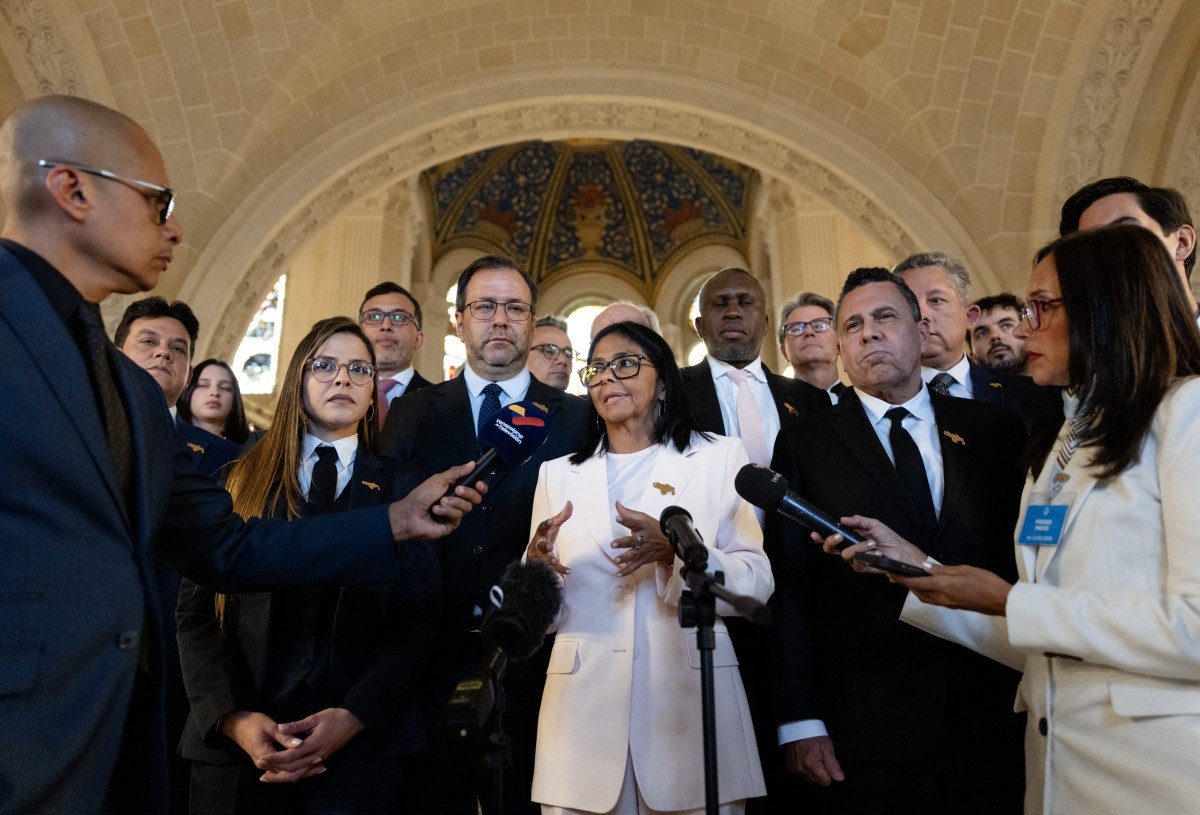 Representantes da Venezuela na Corte Internacional de Justiça durante audiência sobre Essequibo