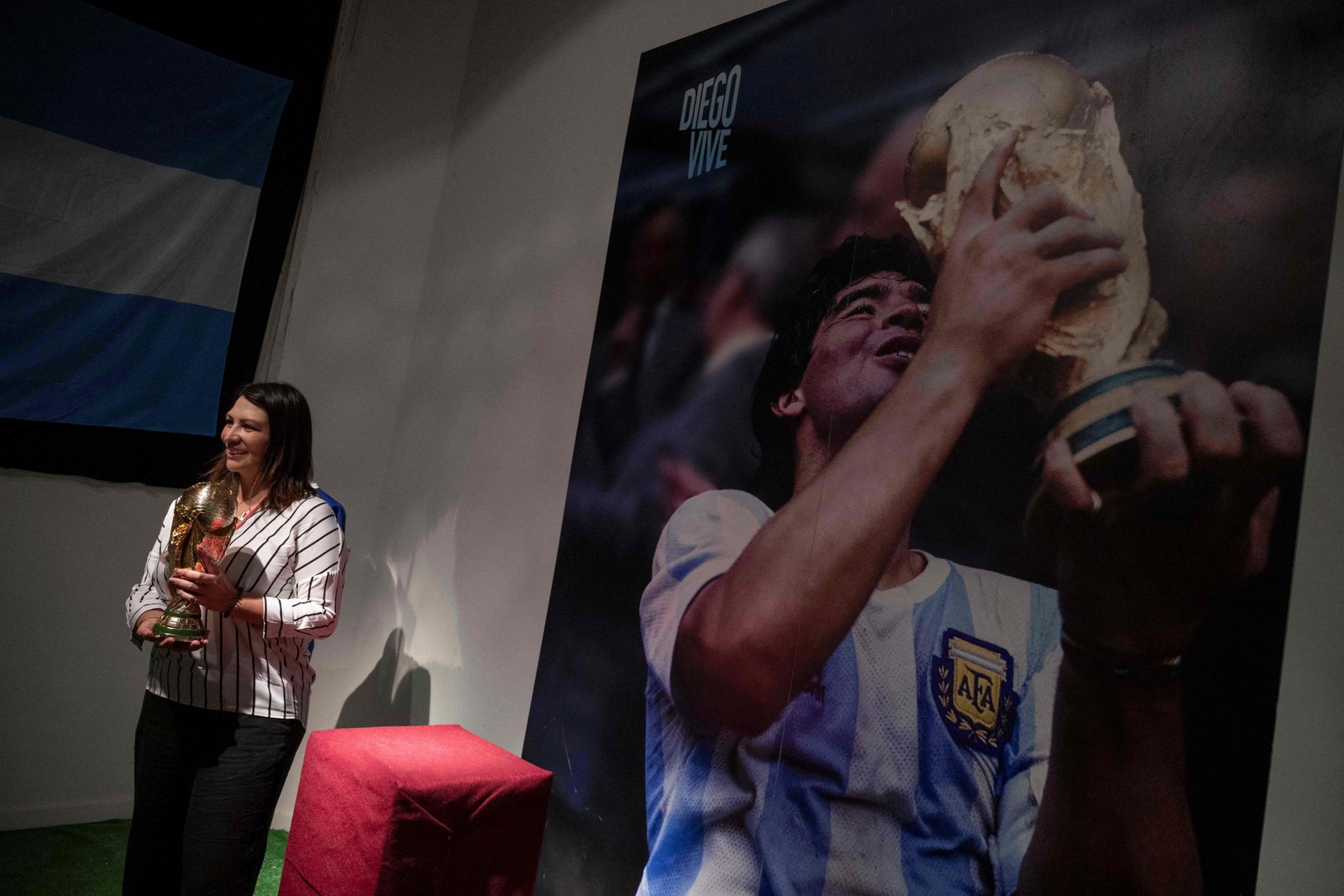 Considerado um dos maiores jogadores de futebol da história e campeão mundial com a Argentina em 1986, Diego Armando Maradona faleceu aos 60 anos — Foto: Josep Lago/AFP