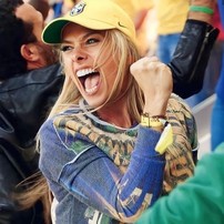 Comentarista da Globo, Alline Calandrini fala sobre visibilidade na Copa do  Mundo Feminina: 'Sou do Norte, gay e mulher