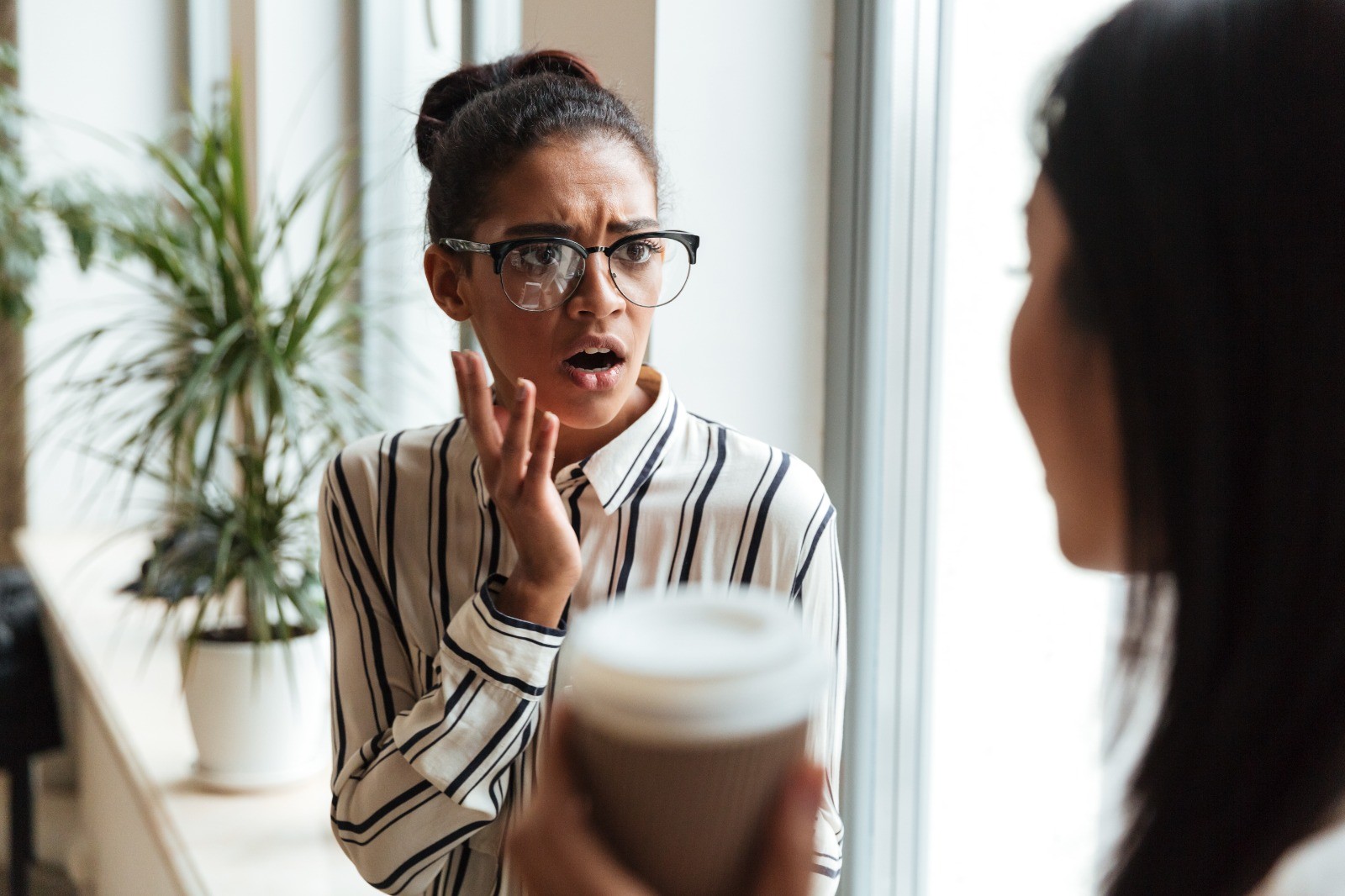 'ehhh', 'hmmm': fazer pausas durante uma conversa pode estar ligado a sinais precoces de demência, aponta estudo; entenda