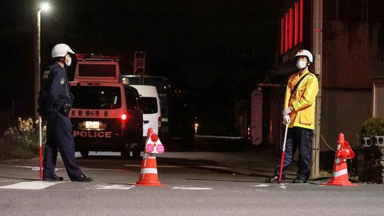 Mulher e dois policiais são mortos em ataque com arma e faca no Japão