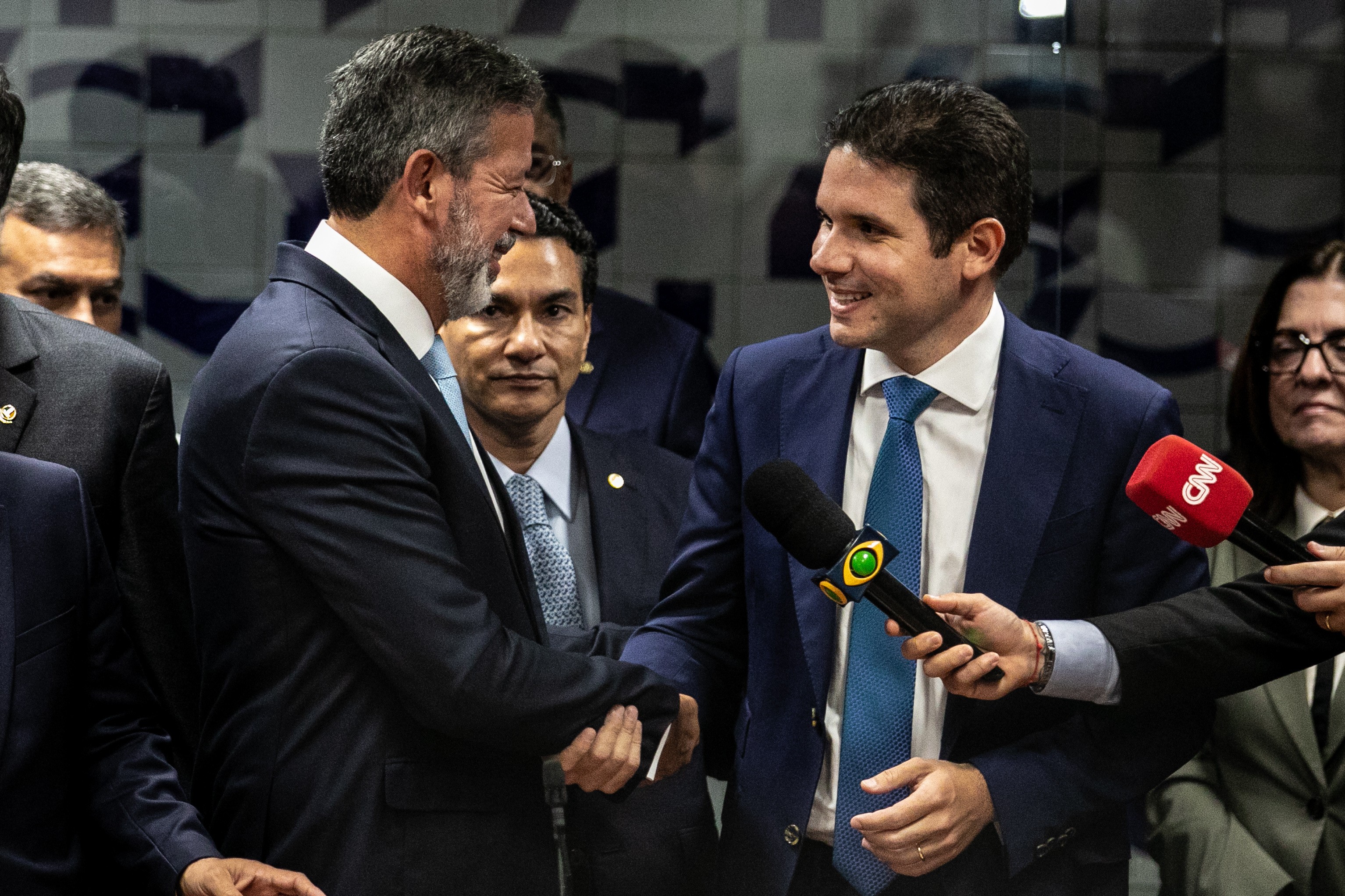 Isenção do IR até R$ 5 mil: veja como oposição e Centrão articulam a aprovação sem taxar fortunas