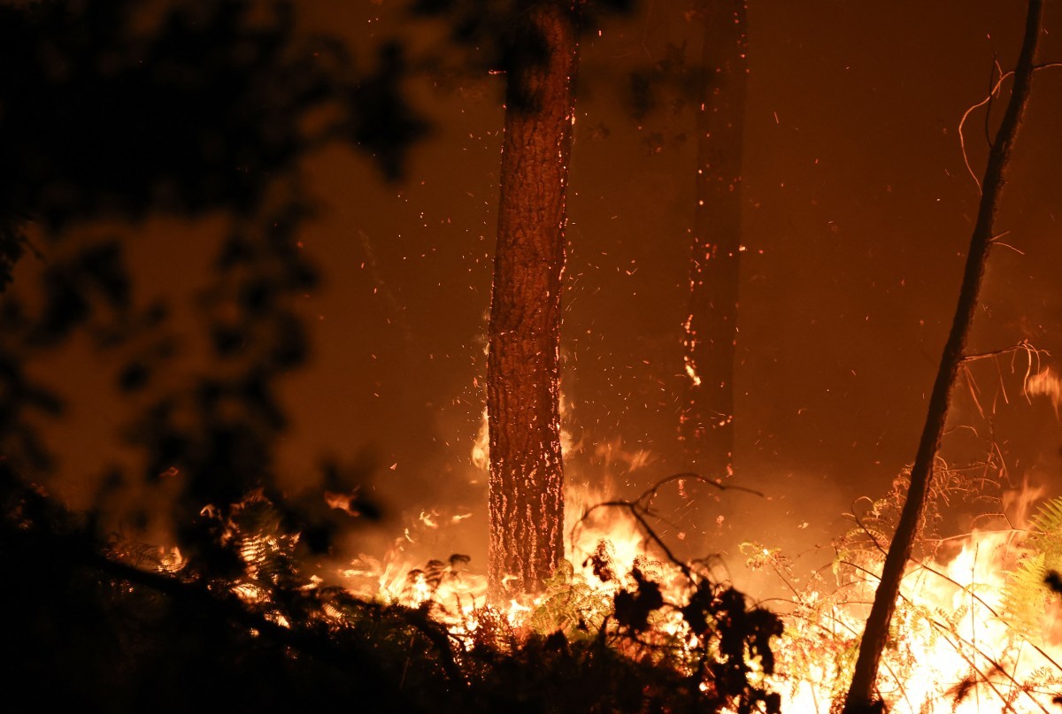 França e Grécia prendem centenas de pessoas por incêndios florestais em meio a onda de calor na Europa