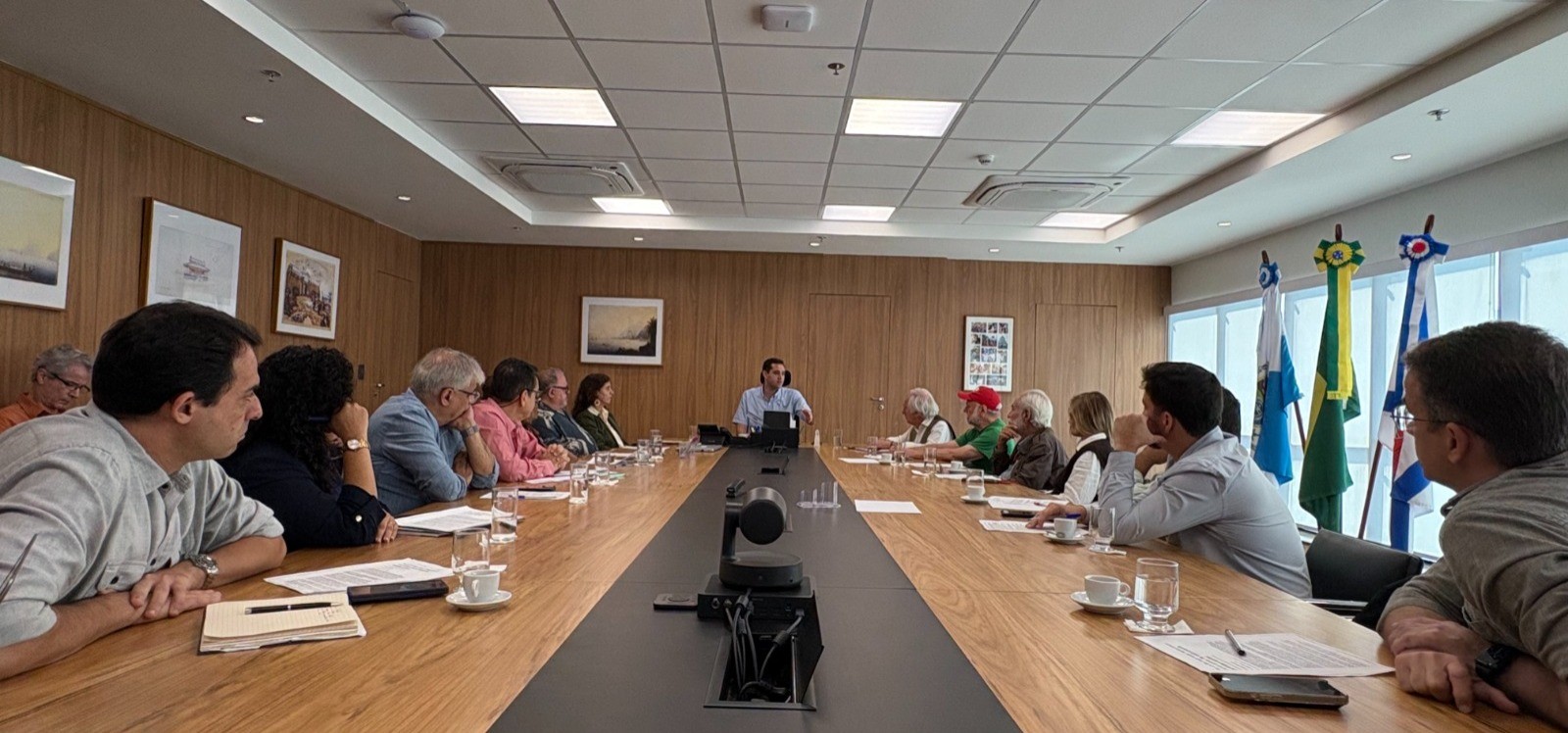 Corte de árvores: após reunião, moradores e políticos dizem que prefeito prometeu rever compensação ambiental e negar novas licenças a empreendedores em débito com ações de replantio