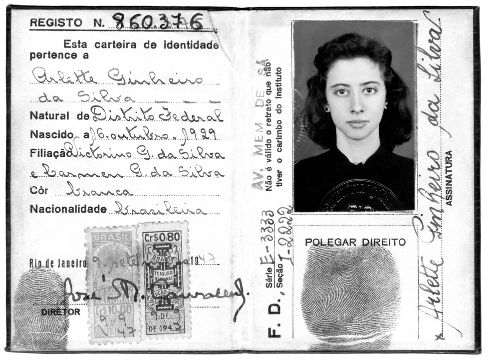 Carteira de identidade de Arlete Pinheiro Esteves da Silva, mais conhecida como Fernanda Montenegro — Foto: Reprodução