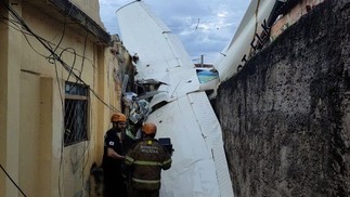 Avião caiu sobre casas em Belo Horizonte  — Foto: Divulgação/Corpo de Bombeiros MG